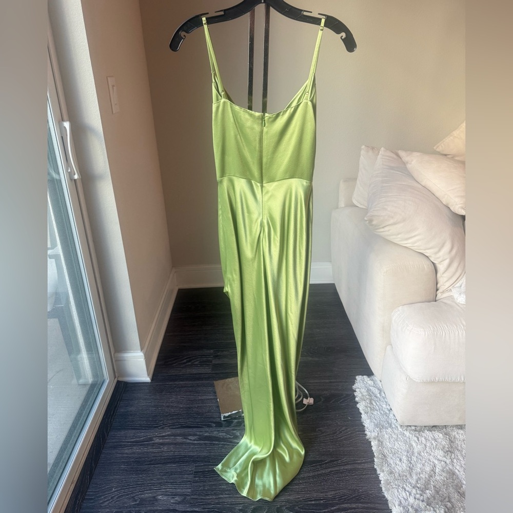 Nicholas Arian Satin-Finish in Green - Picture 9 of 10